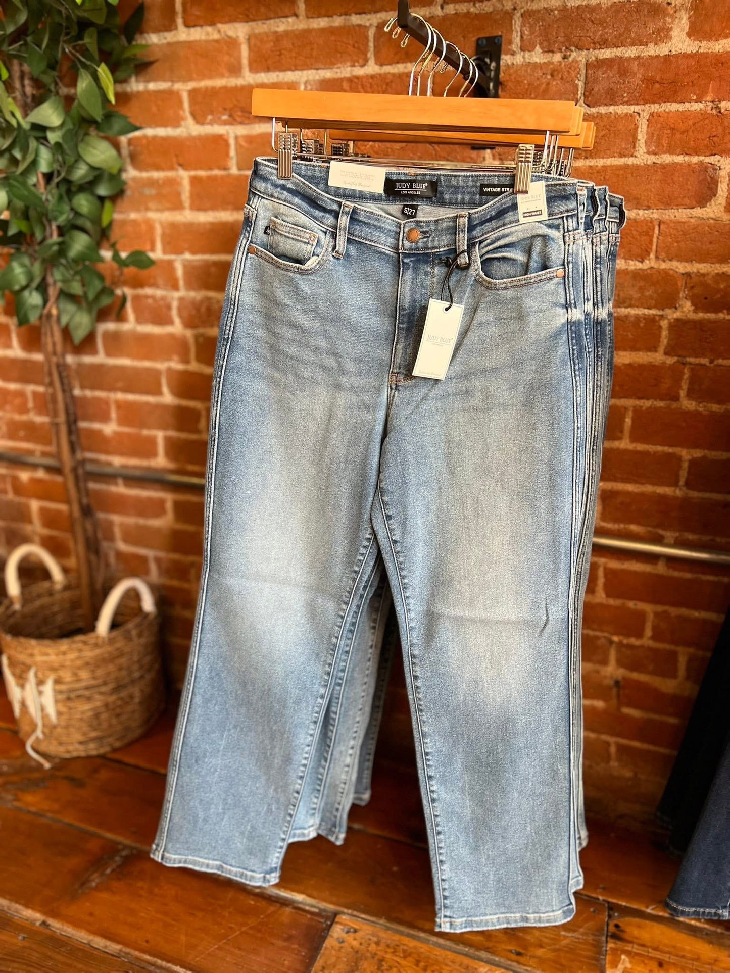 Judy blue straight leg light wash