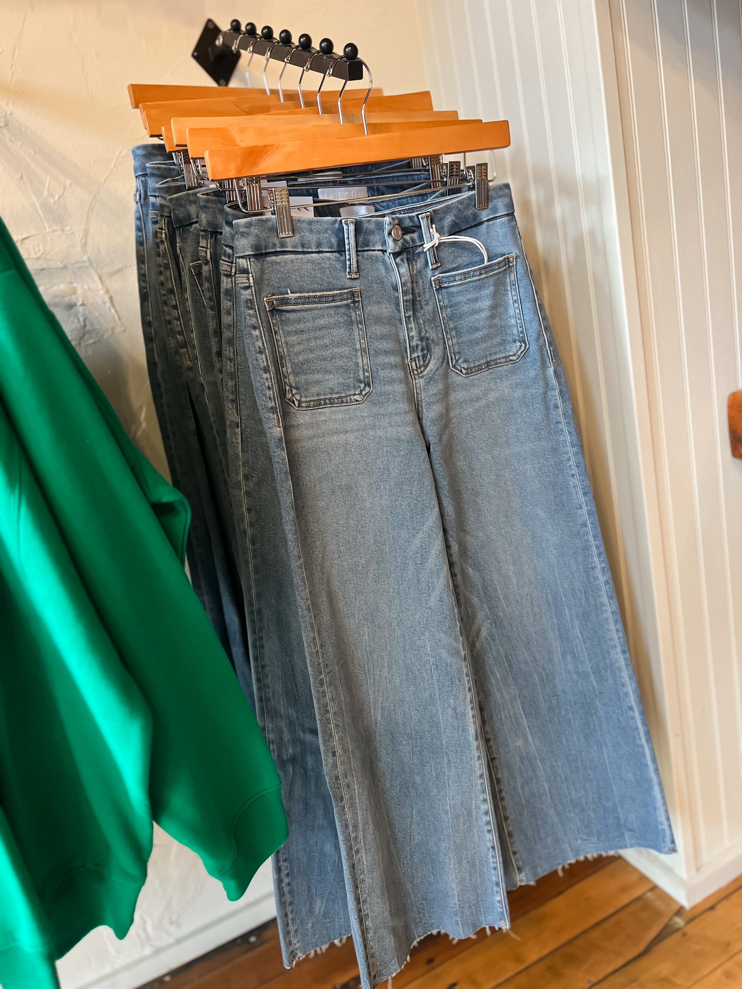 High Rise Comfort Waistband Crop with front Pocket